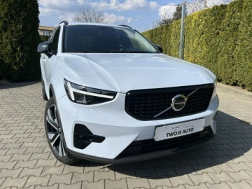 Volvo XC40 Crossover Facelifting 2.0 B5 250KM 2023 Volvo XC 40 B5 AWD R-Design