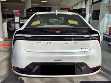 Toyota Prius V (XW60) 2.0  Hybrid Dynamic Force Plug-in 223KM 2025 Od ręki - Prestige 2.0 Hybrid Plug-in 223KM | Podgrzewane fotele!, zdjęcie 4