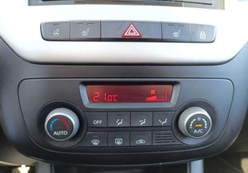 Kia Venga Mikrovan 1.6 CRDi 128KM 2015 Kia Venga 1.6 ON 128KM L Serwis ASO Gwarancja Podgrzewane fotele 1.6 Diesel, zdjęcie 13