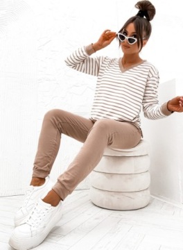 СПОРТИВНЫЙ КОМПЛЕКТ ИЗ ТОНКОГО ХЛОПКОВОГО СВИТШОТА И БРЮКИ С V-образным вырезом PL ПРЕМИУМ ЦВЕТА