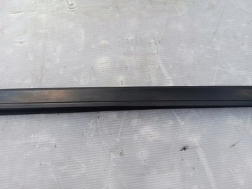 MERC W251 НАКЛАДКА ПЕРЕДНЕГО ОКНА ЛЕВАЯ ПРАВАЯ