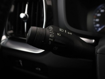 Volvo V60 I Kombi Facelifting 2.0 D4 DRIVE-E 190KM 2018 Volvo V60 2.0 D4 Automat Momentum Nawigacja, zdjęcie 33