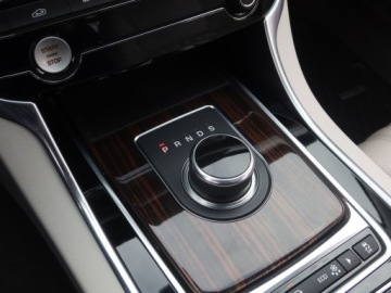 Jaguar XF II Sedan 2.0 i4D 240KM 2017 Jaguar XF 25d AWD, Salon Polska, 237 KM, 4X4, zdjęcie 21