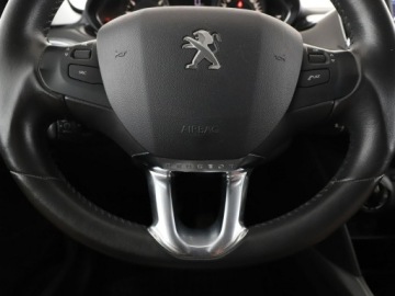 Peugeot 2008 I SUV Facelifting 1.2 PureTech 110KM 2018 Peugeot 2008 1.2 Benzyna Style Klimatyzacja, zdjęcie 20