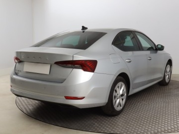 Skoda Octavia IV Liftback 2.0 TDI 115KM 2023 Skoda Octavia 2.0 TDI, Salon Polska, zdjęcie 4