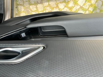 Land Rover Range Rover Velar SUV 2.0 SD4 240KM 2019 Land Rover Range ROVER VELAR 2.0 I4 R-DYNAMIC S 240CV AUTO, zdjęcie 25