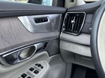 Volvo XC90 II SUV Plug-In Facelifting 2024 2.0 T8  455KM 2026 VOLVO XC90 T8 AWD Plug-In Hybrid Ultra Bright 2.0 (455KM) 2026, zdjęcie 9