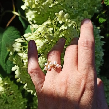 Perłowy pierścionek elastyczny, liście srebrne, Ag925 z perłami naturalnymi