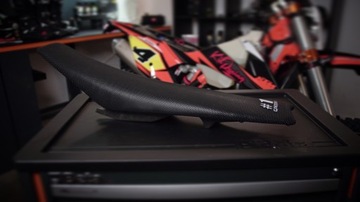 ЧЕХОЛ СИДЕНЬЯ ONE GRIPPER ЧЕРНЫЙ высота 24 часа