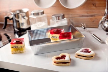 ПРЯМОУГОЛЬНЫЙ ПРОТИВЕНЬ ДЛЯ ВЫПЕЧКИ ТОРТА