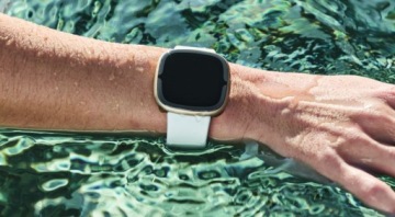 Умные часы Fitbit Sense 2 синего и золотого цвета
