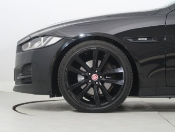 Jaguar XE Sedan 2.0 i4 180KM 2017 Jaguar XE 20d, 177 KM, Automat, Skóra, Navi, zdjęcie 14