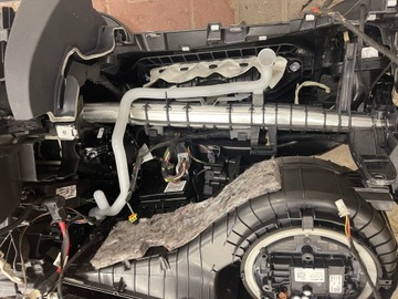 DESKA ROZDĚLOVAČE KONZOLA Z ULOŽENÍ MERCEDES W213 A213680980400009K00