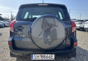 Toyota RAV4 III MPV 2.2 16V D-4D 136KM 2006 Toyota RAV4 Naped 4x4 2.2 Diesel 136KM, zdjęcie 4