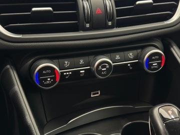 Alfa Romeo Giulia II Sedan Facelifting 2.0 Turbo 280KM 2020 Alfa Romeo Giulia Q4 Veloce / Kamera cofania / And, zdjęcie 21