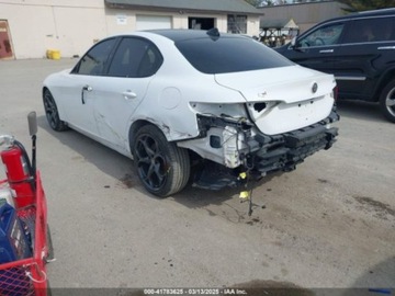 Alfa Romeo Giulia II Sedan 2.0 TBi 280KM 2018 Alfa Romeo Giulia TI Sport 2018 2.0l 2.0 Benzyna 280KM, zdjęcie 3