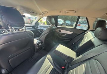 Mercedes Klasa C W205 Kombi Facelifting 2.0 300d 245KM 2020 Mercedes-Benz Klasa C Bogata wersja 2.0 Diesel 245KM, zdjęcie 14