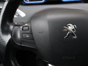 Peugeot 2008 I SUV Facelifting 1.2 PureTech 130KM 2016 Peugeot 2008 1.2 PureTech, Salon Polska, zdjęcie 16