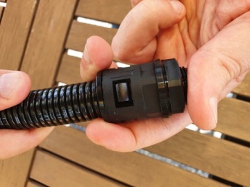 ПОЛИАМИДНЫЙ КЛЕЙ 90° M20x1,5 ДЛЯ ПРОВОДОВ 17 мм IP65