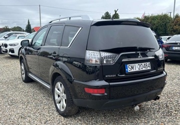 Mitsubishi Outlander II 2.0 DID DOHC 140KM 2009 Mitsubishi Outlander 4x4 7 osobowy 2.0 Diesel 140KM, zdjęcie 2