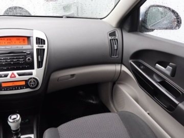 Kia Ceed I Hatchback 1.6 CRDi 115KM 2007 Kia Ceed 1.6 CRDi, Klima, Klimatronic, zdjęcie 7