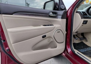 Jeep Grand Cherokee IV Terenowy Facelifting 2016 3.6 286KM 2019 Jeep Grand Cherokee Jeep Grand Cherokee OVERLAND Panorama Grzane i wenty, zdjęcie 9