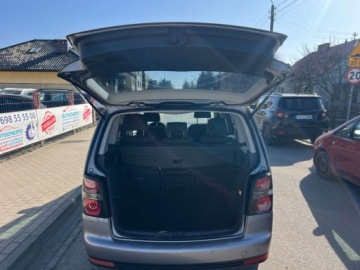 Volkswagen Touran I 1.9 TDI 105KM 2010 Volkswagen Touran 1.9 TDI Klimatyzacja Parktronic tyl El.szyby El.lusterka, zdjęcie 16