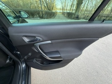 Opel Insignia I Sports Tourer 2.0 CDTI ECOTEC 160KM 2010 Opel Insignia Cosmo Sport Tour 2.0 CDTI 160KM Navi, zdjęcie 26