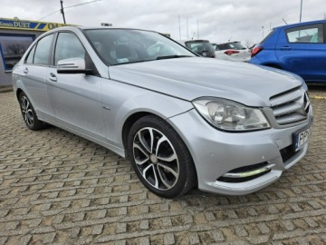 Mercedes Klasa C W204 Limuzyna 2.2 200 CDI BlueEFFICIENCY 136KM 2011 Mercedes C 220 2,2 diesel 136KM, zdjęcie 1