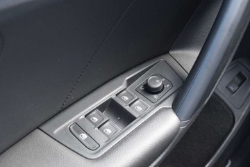 Volkswagen Tiguan II SUV Facelifting 2.0 TDI 200KM 2022 Volkswagen Tiguan 2.0 TDI 200KM 4x4 Elegance DSG MatrixACCSkoraKameraVAT23, zdjęcie 28