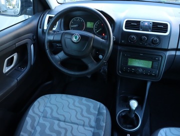 Skoda Fabia II Hatchback 1.2 i HTP 60KM 2009 Skoda Fabia 1.2, Klima, El. szyby, zdjęcie 6