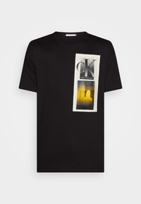 T-shirt z nadrukiem Calvin Klein Jeans S