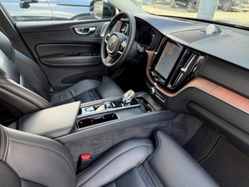 Volvo XC60 II Crossover Plug-In Facelifting 2.0 T8 455KM 2023 Volvo XC 60 INSCRIPTION panorama ful led, zdjęcie 19