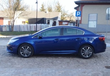 Toyota Avensis III Sedan Facelifting 2015 2.0 D-4D 143KM 2016 Toyota Avensis Salon PLPotwierdzony przebiegZadbanyEkonomiczny 2.0 143KM, zdjęcie 2
