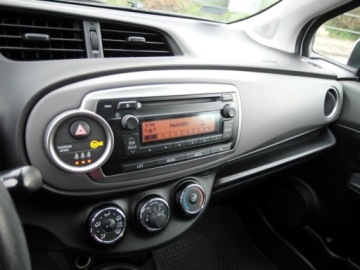 Toyota Yaris III Hatchback 5d Facelifting 1.0 VVT-i 69KM 2014 Toyota Yaris Salon Polska Klimatyzacja Wspomaganie Abs Benzyna 69KM, zdjęcie 28