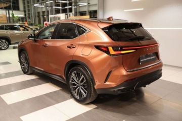 Lexus NX II SUV Facelifting 2.5 450h+ 309KM 2024 Lexus NX 450h Omotenashi AWD 2.5 Hybryda Plug-in 309KM, zdjęcie 3