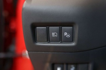 Toyota C-HR I Crossover Facelifting 1.8 Hybrid 122KM 2023 Toyota C-HR 1.8 Hybrid GPF GR Sport 1.8 Hybryda 122KM, zdjęcie 34