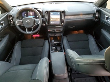Volvo XC40 2023 Volvo XC 40 Plus 2023 2.0l 2.0 Benzyna 194KM, zdjęcie 8