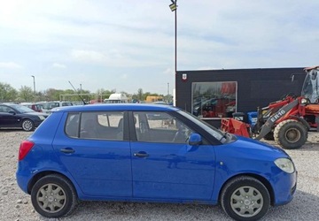 Skoda Fabia II Hatchback 1.2 i HTP 60KM 2009 Skoda Fabia Skoda Fabia, zdjęcie 4