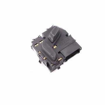 MERCEDES W212 PANEL REGULACE PŘEPÍNAČE SEDADLA PRAVÝ A2048701958