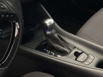 Toyota C-HR I Crossover 1.8 Hybrid 122KM 2019 Toyota C-HR Comfort Kamera cofania CarPlayAndroid Auto Asystent hamowan, zdjęcie 7