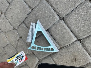 SZCZOTKA DO FUG SZCZELIN skrobaczka ściągaczka WĄSKA PŁYTEK KĄTÓW AUTA 3w1