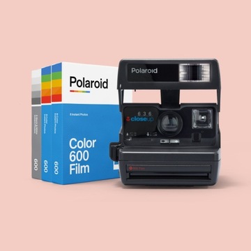 Камера моментальной печати Polaroid 636 крупным планом, черная
