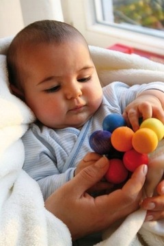 Прорезыватель Grimm RAINBOW PEARLS с захватом WOOD 0+