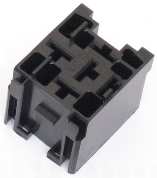 GNIAZDO PRZEKAŹNIKA SAMOCHODOWEGO