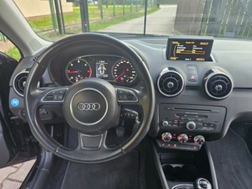 Audi A1 I Hatchback 3d 1.6 TDI 90KM 2014 Audi A1 3-drzwiowe S-LINE ASO navi grz. fotele klima ALU 17 2xkola g, zdjęcie 15