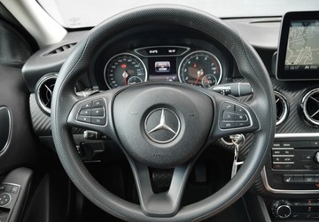 Mercedes GLA I Off-roader 1.6 180 122KM 2017 Mercedes-Benz GLA LIFT 180 Benzyna 122HP Automat Kamera II.wlasciciel GWAR, zdjęcie 12