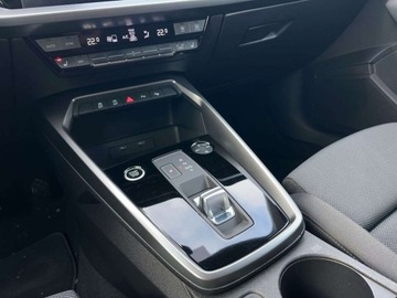 Audi A3 8Y Sportback 1.5 35 TFSI 150KM 2021 Audi A3 Sportback S line LED Automat Kamera Park Assist Podgrzewane Fotele, zdjęcie 17