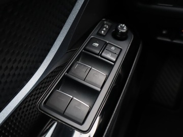 Toyota C-HR I Crossover Facelifting 2.0 Hybrid Dynamic Force 184KM 2019 Toyota C-HR 2.0 Hybrid, Salon Polska, Automat, zdjęcie 15