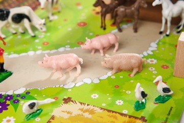 БОЛЬШАЯ ДЕРЕВЯННАЯ ФЕРМА ВОРОНА ЖИВОТНЫЕ КОРОВЫ ЛОШАДИ